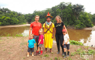 forêt amazonienne en équateur, avec des enfants